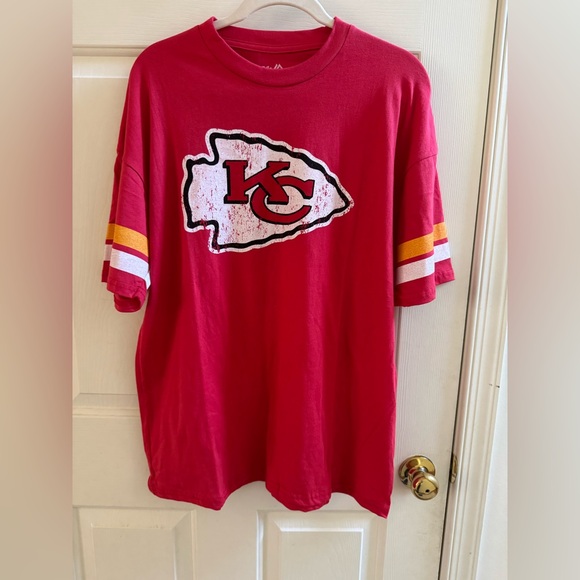 Men's Majestic Threads Travis Kelce Red Kansas City Size L Fit T-Shirt - Picture 2 of 7